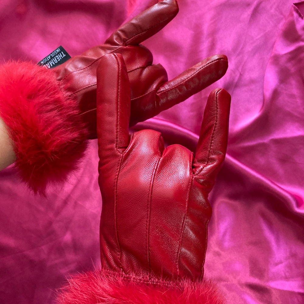 🥊RED LEATHER & FUR GLOVES🥊